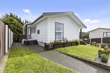 Photo of property in 29 Newburn Grove, Wainuiomata, Lower Hutt, 5014
