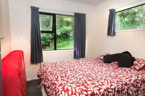 Photo of property in 40 Link Road, Newlands, Wellington, 6037