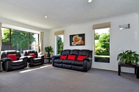 Photo of property in 9 Cam Place, Harewood, Christchurch, 8051