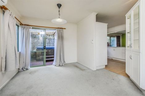 Photo of property in 5a Grimshaw Place, Henderson, Auckland, 0612