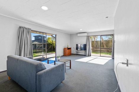 Photo of property in 9b Lyn Grove, Papamoa Beach, Papamoa, 3118