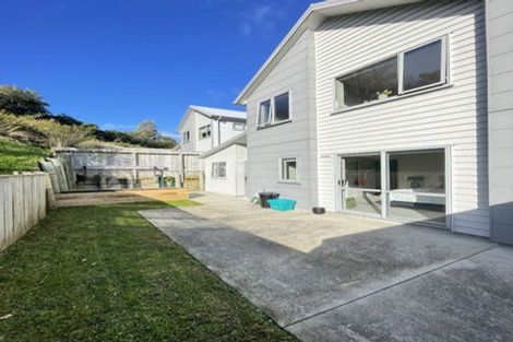 Photo of property in 6 Brindle Way, Newlands, Wellington, 6037