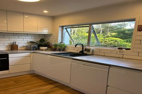 Photo of property in 37 West Lynn Road, Titirangi, Auckland, 0604