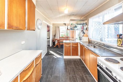 Photo of property in 112 Hinau Street, Castlecliff, Whanganui, 4501