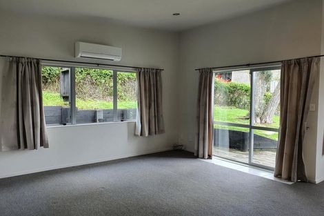 Photo of property in 18 Totaravale Drive, Totara Vale, Auckland, 0629