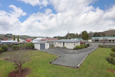 Photo of property in 36 Bruce Street, Hunterville, 4730