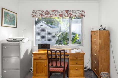 Photo of property in 4 Amner Place, Bluff Hill, Napier, 4110