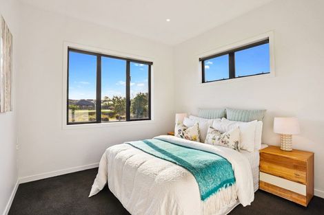 Photo of property in 22 Kahika Grove, Huapai, Kumeu, 0810