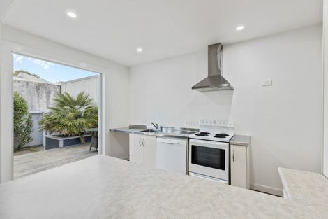 Photo of property in 210 Courtenay Street, New Plymouth, 4312