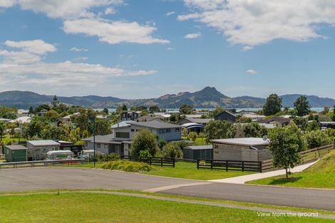 Photo of property in 2 Tinirau Place, Cooks Beach, 3591