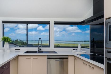 Photo of property in 37 Bannings Way, Hobsonville, Auckland, 0618