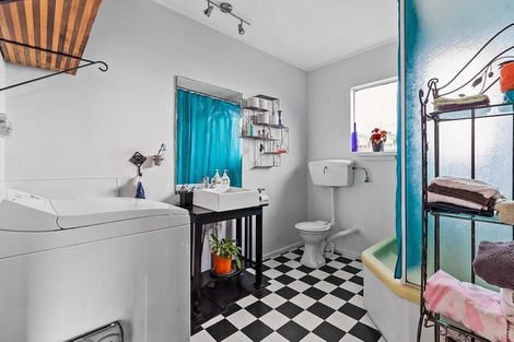 Photo of property in 40a Somes Crescent, Newlands, Wellington, 6037