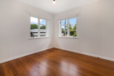 Photo of property in 54 Wainui Avenue, Point Chevalier, Auckland, 1022