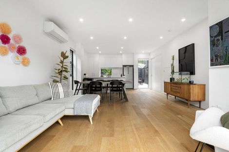 Photo of property in 10 Nga Tutu Place, Belmont, Auckland, 0622