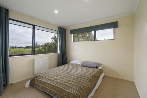 Photo of property in 35 Springdale Grove, Fitzherbert, Palmerston North, 4410