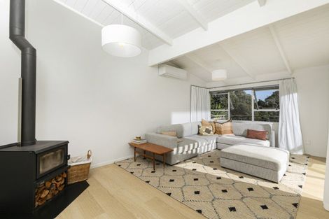 Photo of property in 5 Ngatira Road, Muriwai, Waimauku, 0881