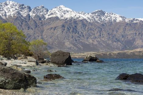 Photo of property in 72 Cedar Drive, Kelvin Heights, Queenstown, 9300