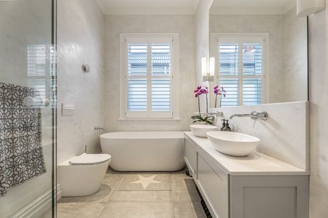 Photo of property in 9 Shoal Bay Road, Devonport, Auckland, 0624