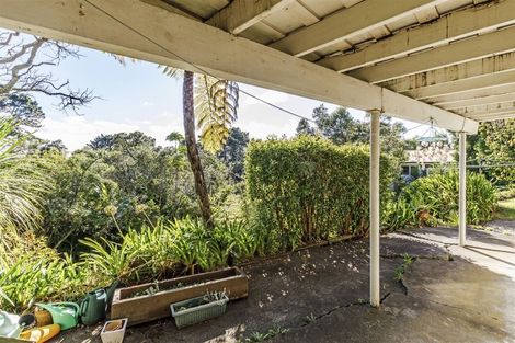 Photo of property in 399 Wairau Road, Totara Vale, Auckland, 0629