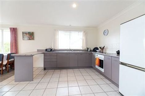 Photo of property in 17 Lasque Place, Glen Eden, Auckland, 0602