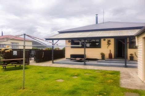 Photo of property in 32 Reid Street, Blaketown, Greymouth, 7805