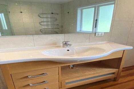 Photo of property in 26 West Lynn Road, Titirangi, Auckland, 0604