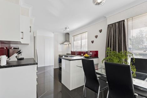 Photo of property in 6 Humphries Place, Awapuni, Palmerston North, 4412