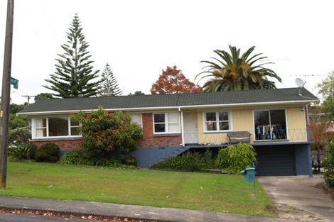 Photo of property in 18 Liston Crescent, Cockle Bay, Auckland, 2014