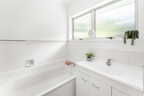 Photo of property in 8 Newstead Avenue, Browns Bay, Auckland, 0632