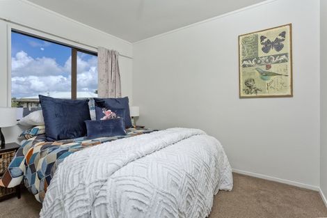 Photo of property in 2/106 Shifnal Drive, Randwick Park, Auckland, 2105