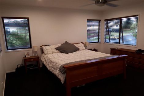 Photo of property in 5 West Harbour Drive, West Harbour, Auckland, 0618