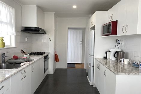 Photo of property in 2/8 Valdale Road, Henderson, Auckland, 0610