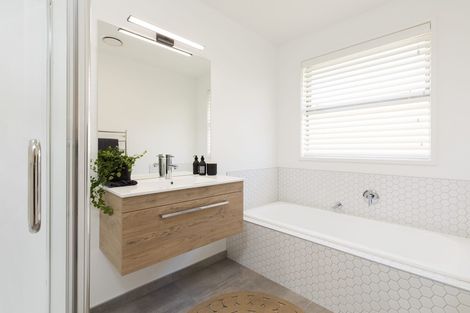 Photo of property in 96 Tapu Road, Huapai, Kumeu, 0810