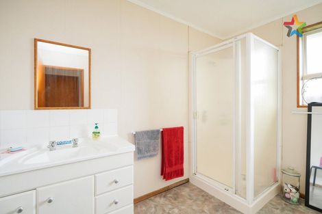 Photo of property in 6 Manse Street, Edendale, 9825