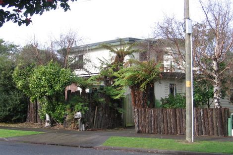 Photo of property in 14 Stirling Crescent, Hokowhitu, Palmerston North, 4410