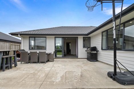 Photo of property in 21 Sardinia Grove, Fitzherbert, Palmerston North, 4410