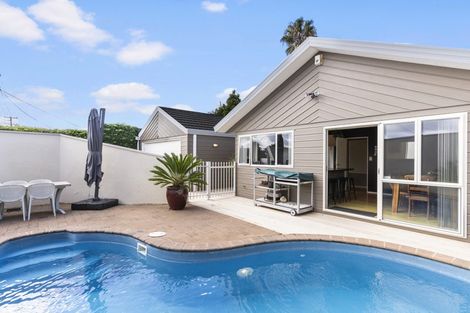 Photo of property in 82 Arran Road, Browns Bay, Auckland, 0630