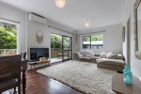 Photo of property in 43 Garden Road, Piha, New Lynn, 0772