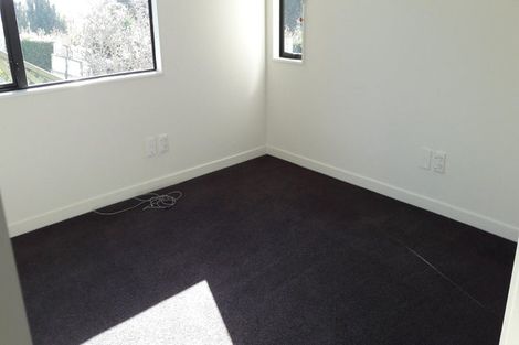 Photo of property in 19 Chivalry Road, Glenfield, Auckland, 0629