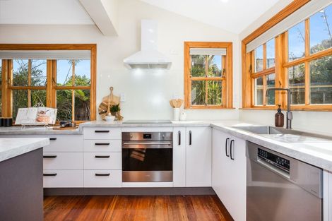 Photo of property in 28 Kiriwai Road, Paremata, Porirua, 5024