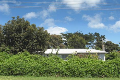 Photo of property in 30 Main Road, Tolaga Bay, 4077