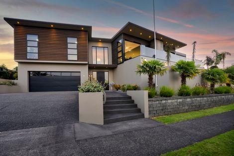 Photo of property in 15 Links Drive, Waiwhakaiho, New Plymouth, 4312