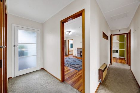 Photo of property in 2 Charles Major Place, Hawera, 4610