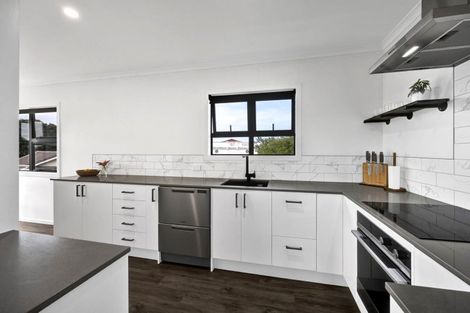 Photo of property in 35 Collins Street, Hawera, 4610