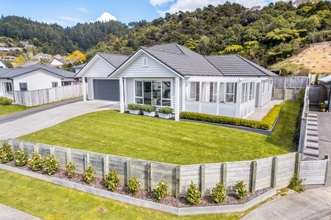 Photo of property in 35 Kurth Crescent, Silverstream, Upper Hutt, 5019