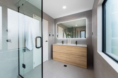 Photo of property in 25 Taipahitini Road, Rosehill, 2113