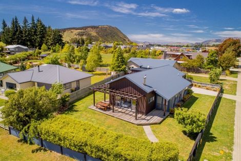 Photo of property in 17 Kings Drive, Wanaka, 9305