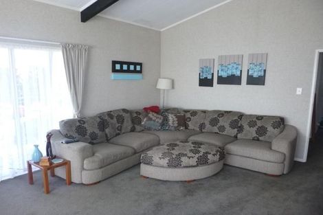 Photo of property in 25 Larchmont Grove, Totara Park, Upper Hutt, 5018