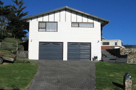 Photo of property in 2 Sunset Terrace, Waikanae Beach, Waikanae, 5036
