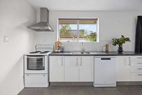 Photo of property in 25 Dunbarton Street, Redwood, Christchurch, 8051